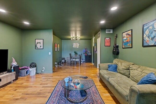 Foto del edificio - 515 Basswood Ave