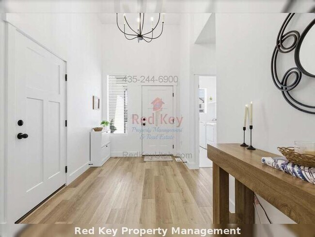 Foto del edificio - 1860 N Single Family Home