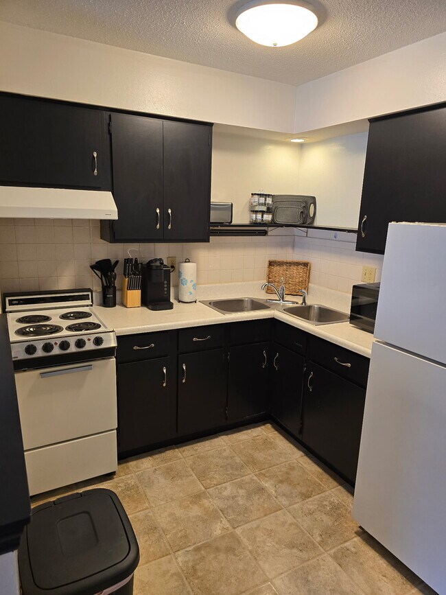 Building Photo - Elm Multiplex