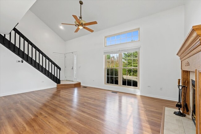 Building Photo - 1328 N Knollwood Dr