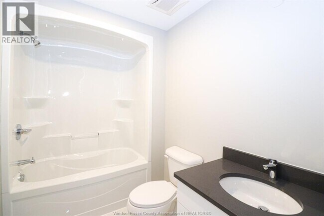 Photo du bâtiment - 2600 Sandwich W Pkwy