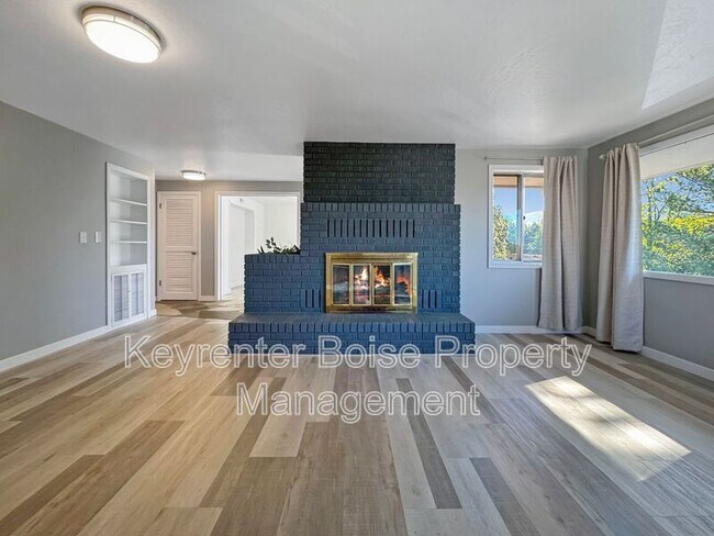 Foto del edificio - 2827 N Bogus Basin Rd
