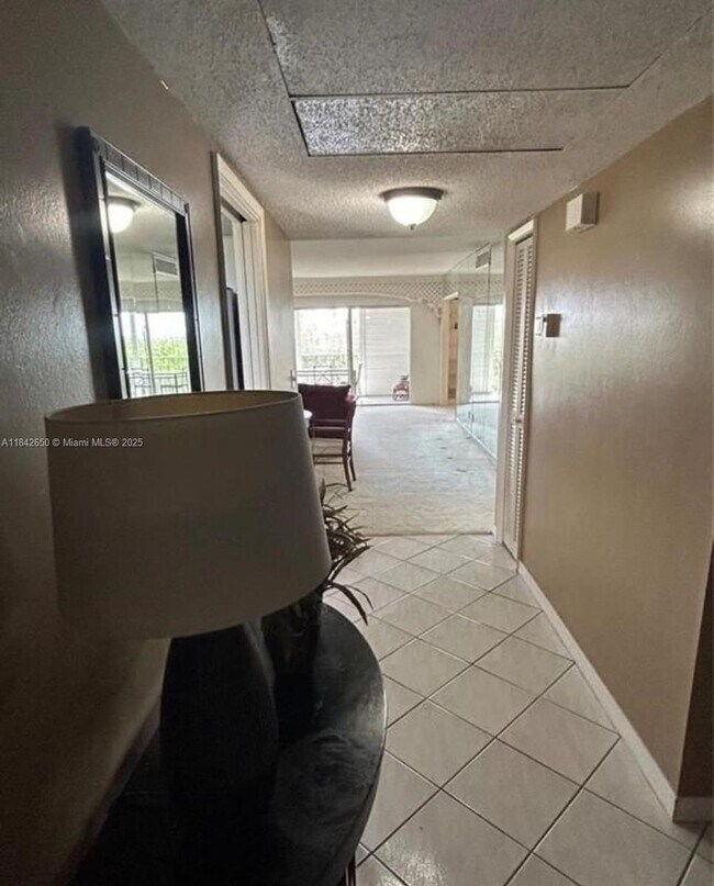 Building Photo - 3150 N Palm Aire Dr