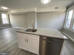 Building Photo - 18 N Tremont Rd