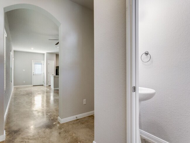 Foto del edificio - 1 Month Free Rent! New Construction Duplex!