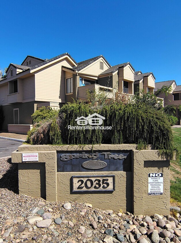 Foto principal - 2035 S Elm St