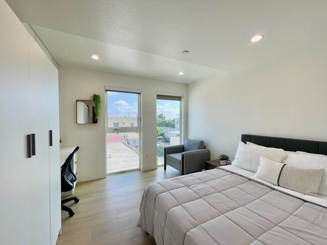 Building Photo - 1929 N Commonwealth Ave