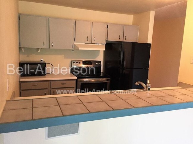 Foto del edificio - Top Floor 1 Bedroom Condo, Great Location