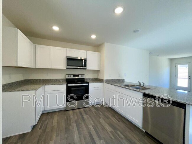 Building Photo - 2406 Village Dr