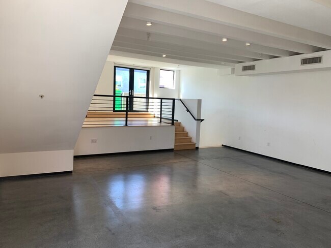 Building Photo - 26 Horizon Ave