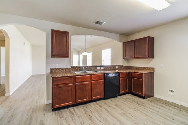 Building Photo - 6313 Ledbetter St