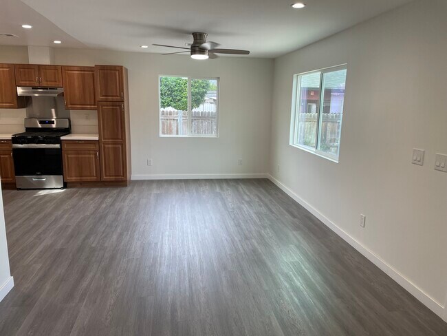 Dining Are - 15251 El Casco St
