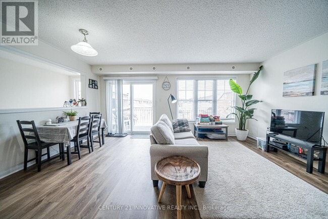 Photo du bâtiment - 3034-3034 Bur Oak Ave