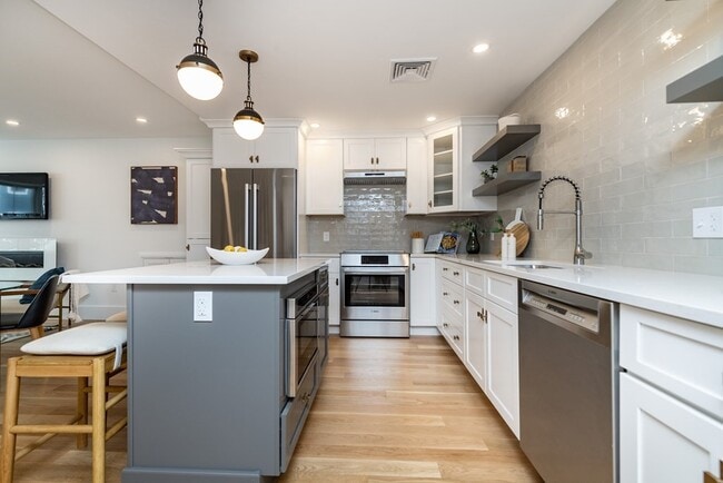 Building Photo - 125 Bartlett St