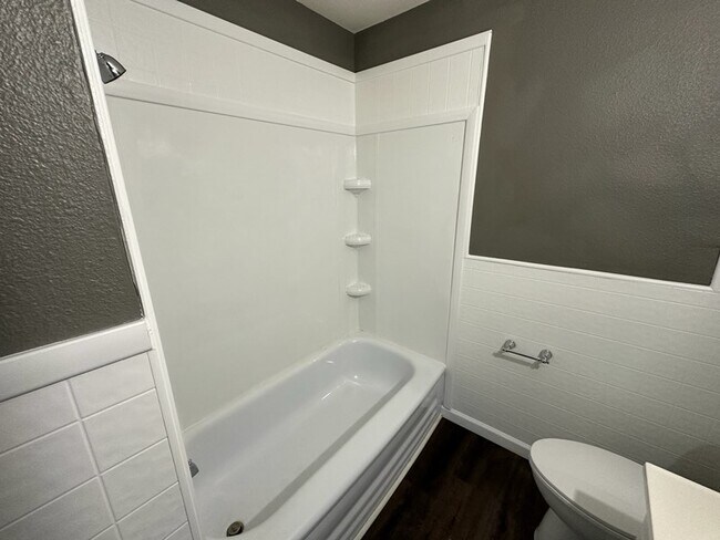 Foto del edificio - 4321 Deerfield St