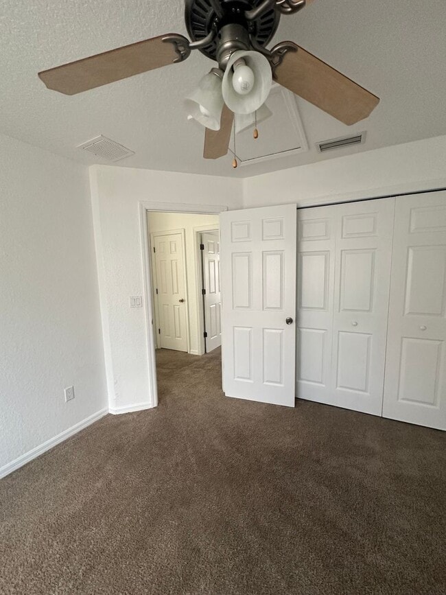 Building Photo - Marion Oaks North