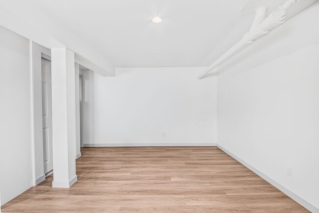 Foto del edificio - 1121 Daisy Ave