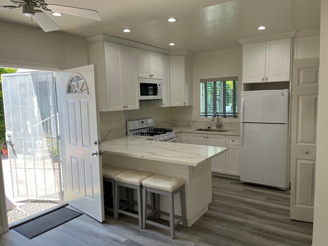 Kitchen - 2256 Canehill Ave