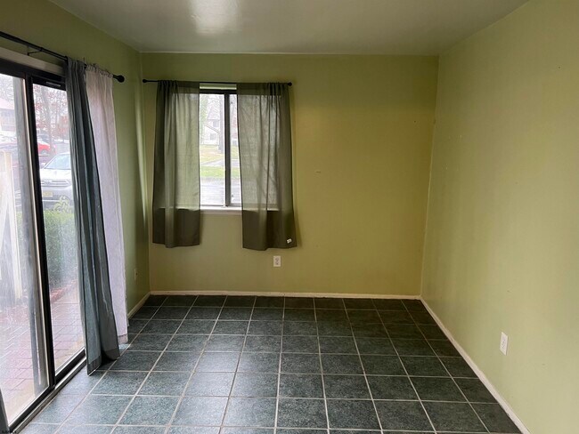 Building Photo - 2723 Evergreen Ct
