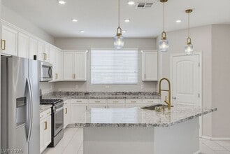 Building Photo - 10661 Sariah Skye Ave