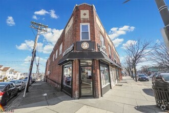 Building Photo - 1109 Main St