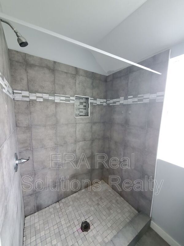 Foto del edificio - 1092-1094 Oakwood Ave