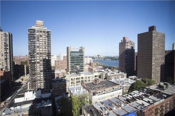 Foto principal - 300 E 93rd St