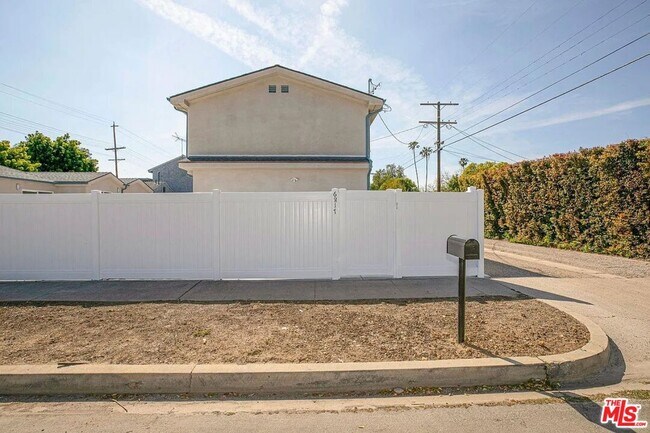 Building Photo - 6817 Bertrand Ave