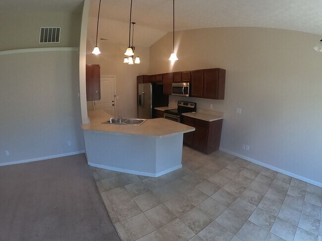 Foto del edificio - Large 3 Bedroom Home