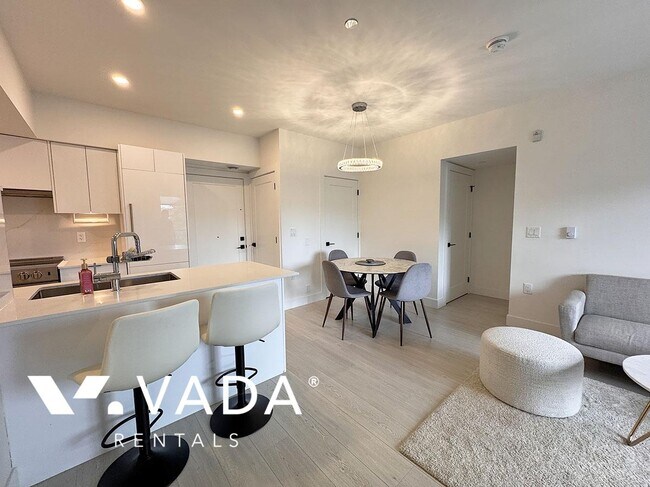 Building Photo - Aura 2 Bed Apartment Rental 504-5399 Joyce...