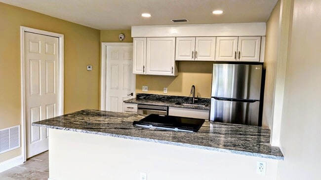 apartment 6 - Tropical Breeze Apartments