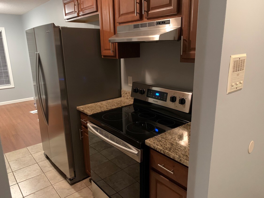 40 Woodsedge Dr, Newington, CT 06111 Condo for Rent in Newington, CT