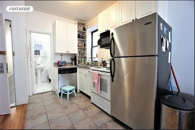 Building Photo - 313 W 114th St