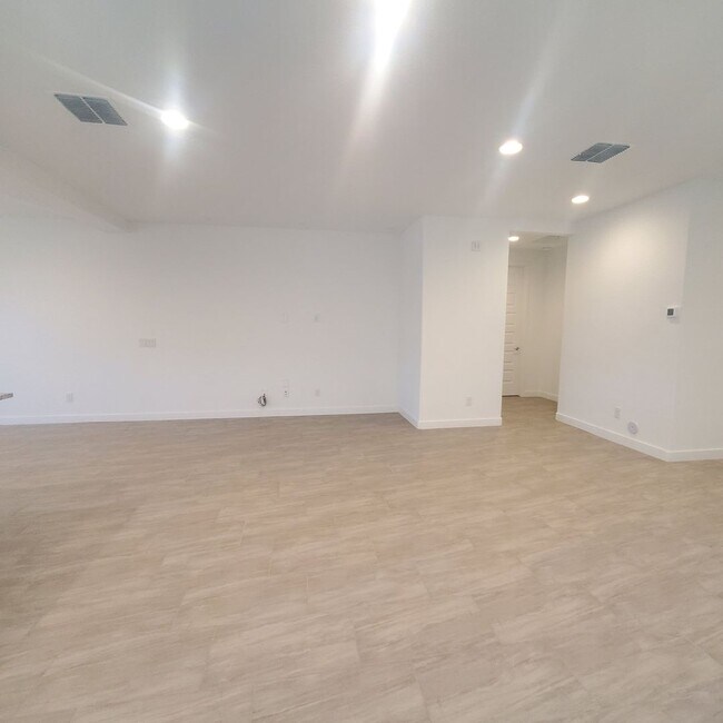 Foto del edificio - 3084 E 27th Ave