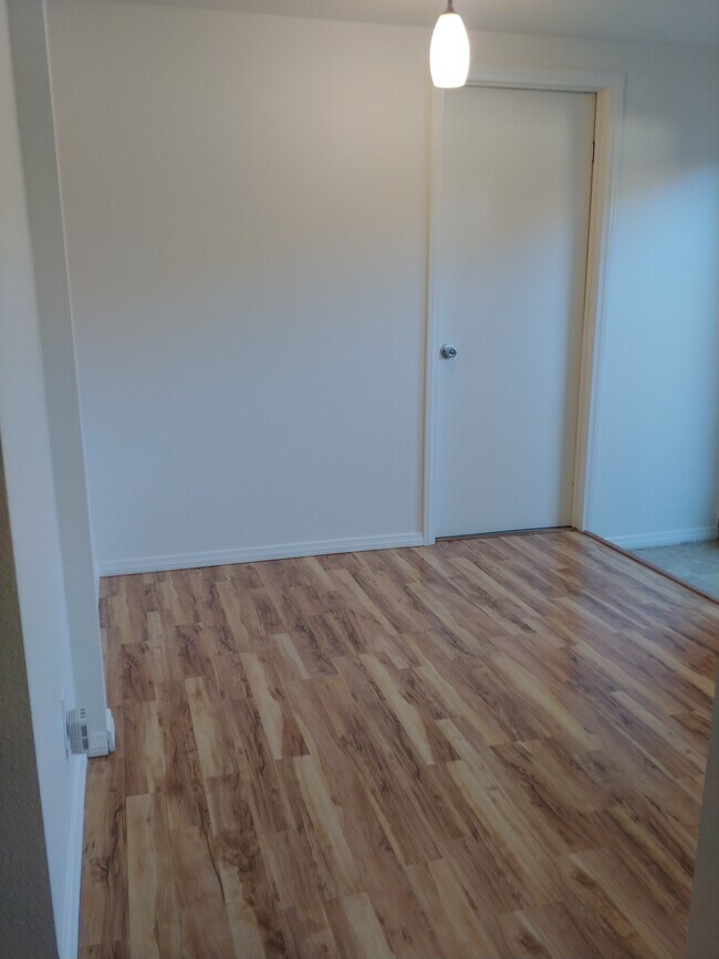 Foto del edificio - 501 Fairbourne Pl