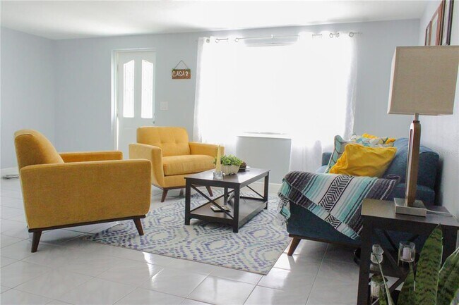 Foto del edificio - 7012 Center Creek Dr