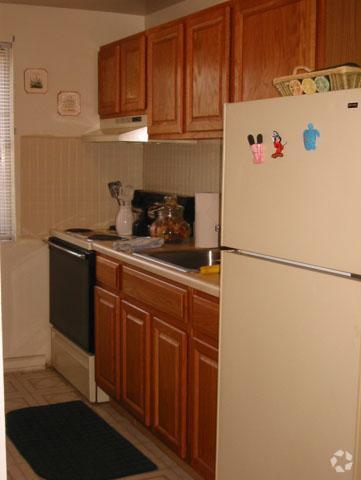 Kitchen - Arrowhead Court Apartments