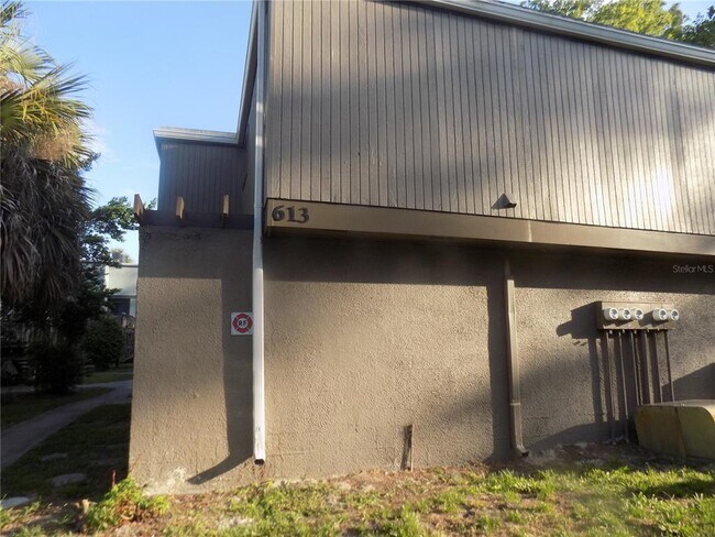 Foto del edificio - 613 SW 75th St