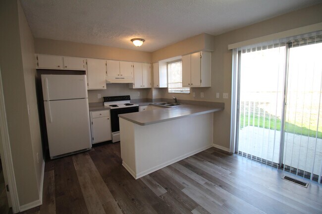 Building Photo - 2736 Walden Bluff Ct