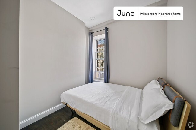 Building Photo - Private bedroom in 4 bed/2 bath Home
