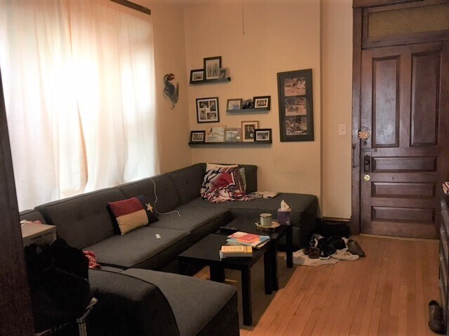 Foto del edificio - 2906 N Greenview Ave
