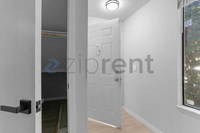 Foto del edificio - Unit B7