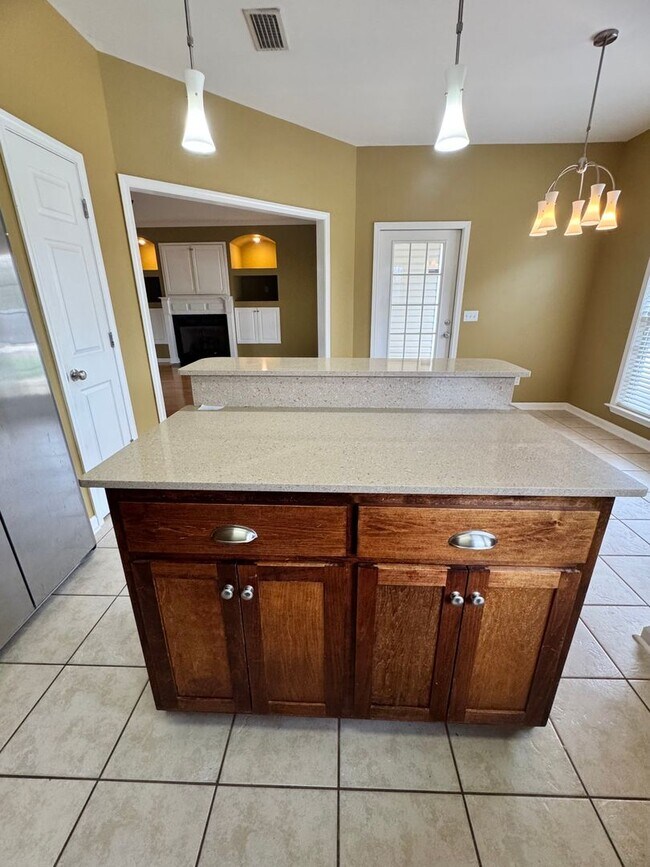 Building Photo - 112 Autumn Way