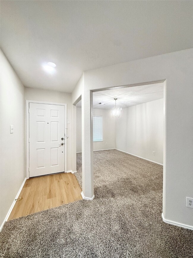 Foto del edificio - 8803 Danbury Hollow Ln
