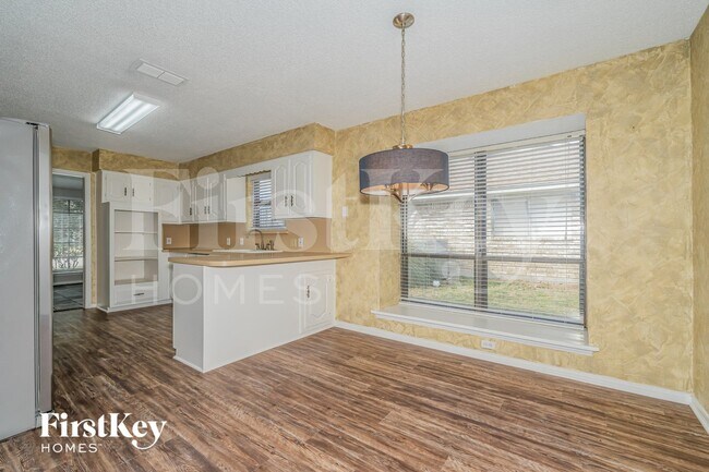 Building Photo - 3941 Los Robles Dr