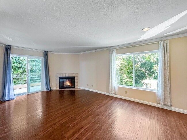 Foto del edificio - Modern Second-Story 2B/2BA in the Heart of...