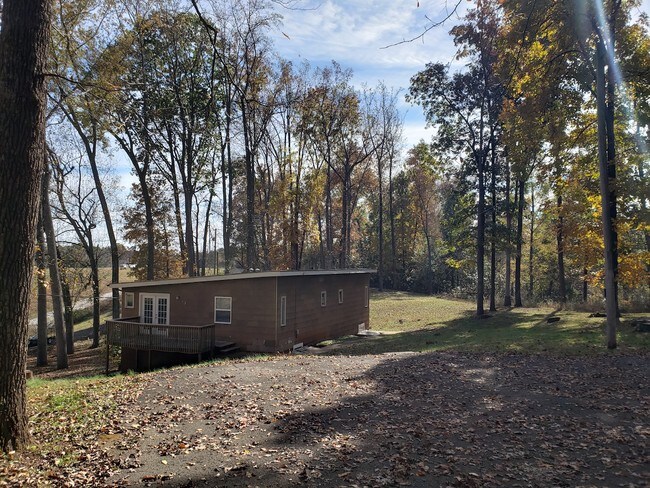 Building Photo - 405 Castle Heights Rd
