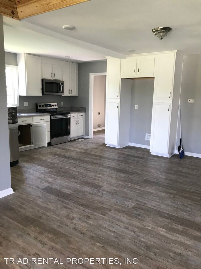 Building Photo - 3 br, 2.5 bath House - 1240 GARNER DR