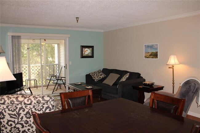 Foto del edificio - 6304 Pointe W Blvd W