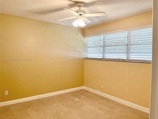 Foto del edificio - 1333 E Hallandale Beach Blvd